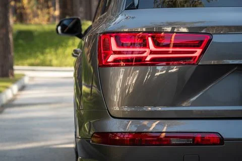The back of a gray expensive crossover car:  bumper, trunk lid, taillight on  Foto stock