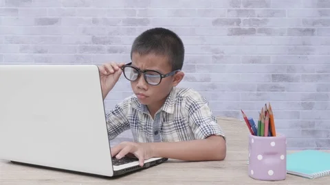 Back to School. asian boy using his laptop to learning online. Stock-Footage 117392883