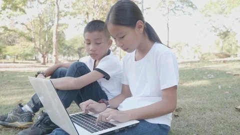 Back to School. asian girl using his laptop to learning online. Stock-Footage 127190938