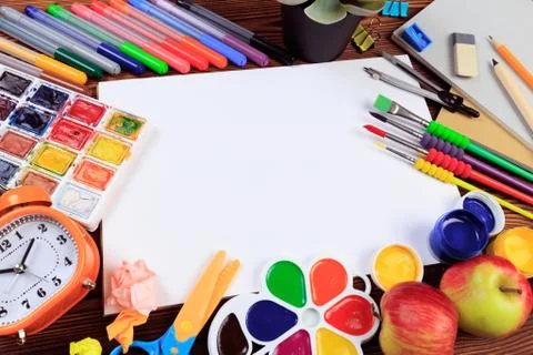 Back to School background concept. School supplies on a wooden background. Ed Foto stock