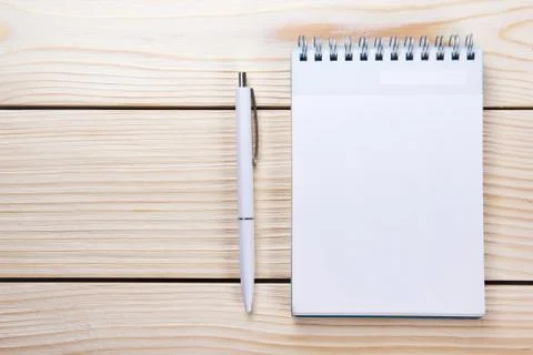 Back to school. Blank note pad, notebook with pen and glasses Stock-Fotos