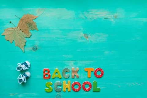 Back to school concept. Top view of colorful text, small shoesand autumn dry  Foto stock
