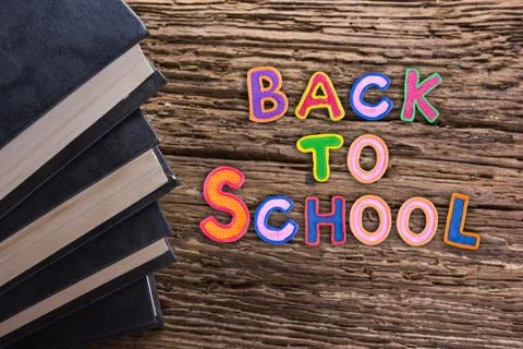 Back to School desk table top view, words on grunge old wooden board background Stock-Fotos