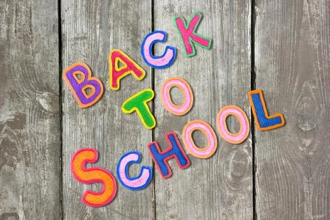 Back to School desk table top view, words on grunge old wooden board background Stock-Fotos