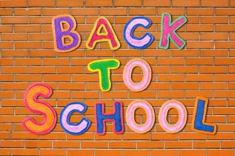 Back to School desk table top view, words on grunge old wooden board background Foto stock