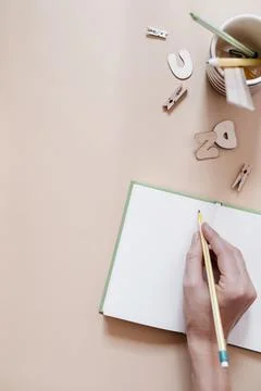 Back to school flat lay,hand writing in the notebook. Foto stock