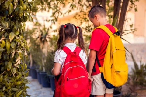 Back to school. Pupils with backpacks going to school Foto stock