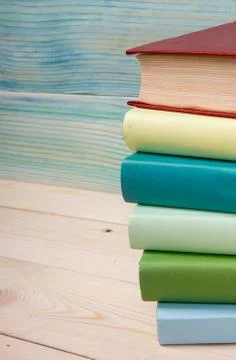 Back to school. Stack of colorful books on wooden table. Copy space Stock-Fotos
