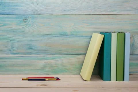 Back to school. Stack of colorful books on wooden table. Copy space Stock-Fotos