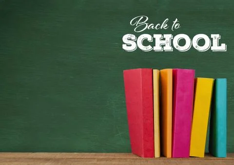 Back to school text on blackboard and Desk with books Foto stock
