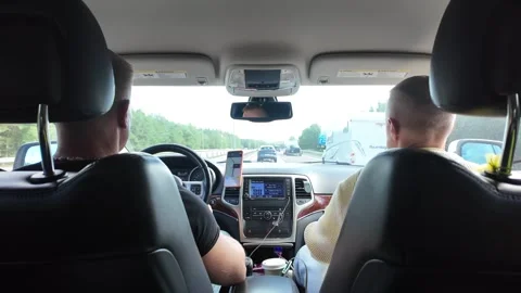 Back-seat Driving Scene with Driver, Passenger, and Traffic Ahead Vidéo 347683187