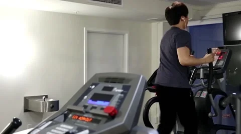 Back shot of man running on a treadmill Video stock 51021914