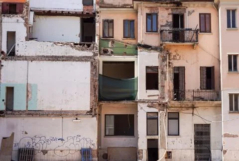 Back side of an abandoned brick apartment building in Manhattan, revealing urban Stock Photos