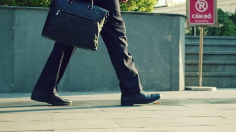 Back side view of legs of businessman getting to work. Close up shot of a Vídeos de archivo 157035882