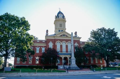 Back side view of the old Monroe Courthouse in NC Stock Photos