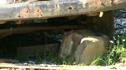 Back view of burning car 스톡 동영상 67107146