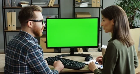 Back view on the couple working at the office desk in front of the computer 스톡 동영상 89950941