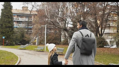 Back view of father and his girl child going to park. Female child with white Vídeo Stock 147345510