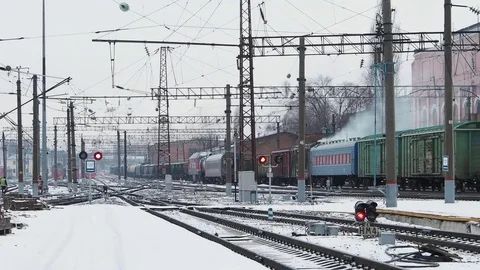 Back View of a Freight Train Running on the Railway Tracks at Winter 스톡 동영상 84852195