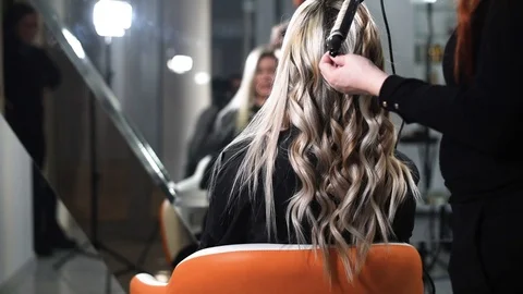 Back view of making wavy hair Stock-Footage 124857558