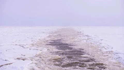 Back view of moving icebreaker ship in arctic ocean Stock-Footage 141643712