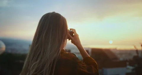 Back view shoot of attractive blonde Caucasian young female holding camera Video stock 138811552