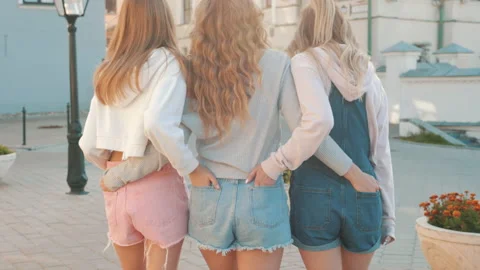 Back view of three young female hipster friends 库存影片 141804675