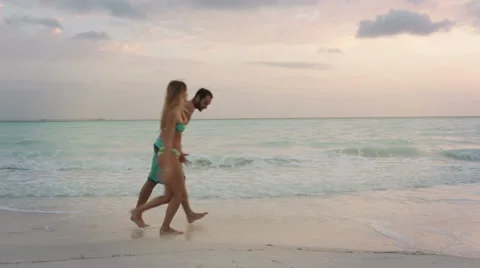 Back view of young man woman couple in love enjoys and run Видео 64561069