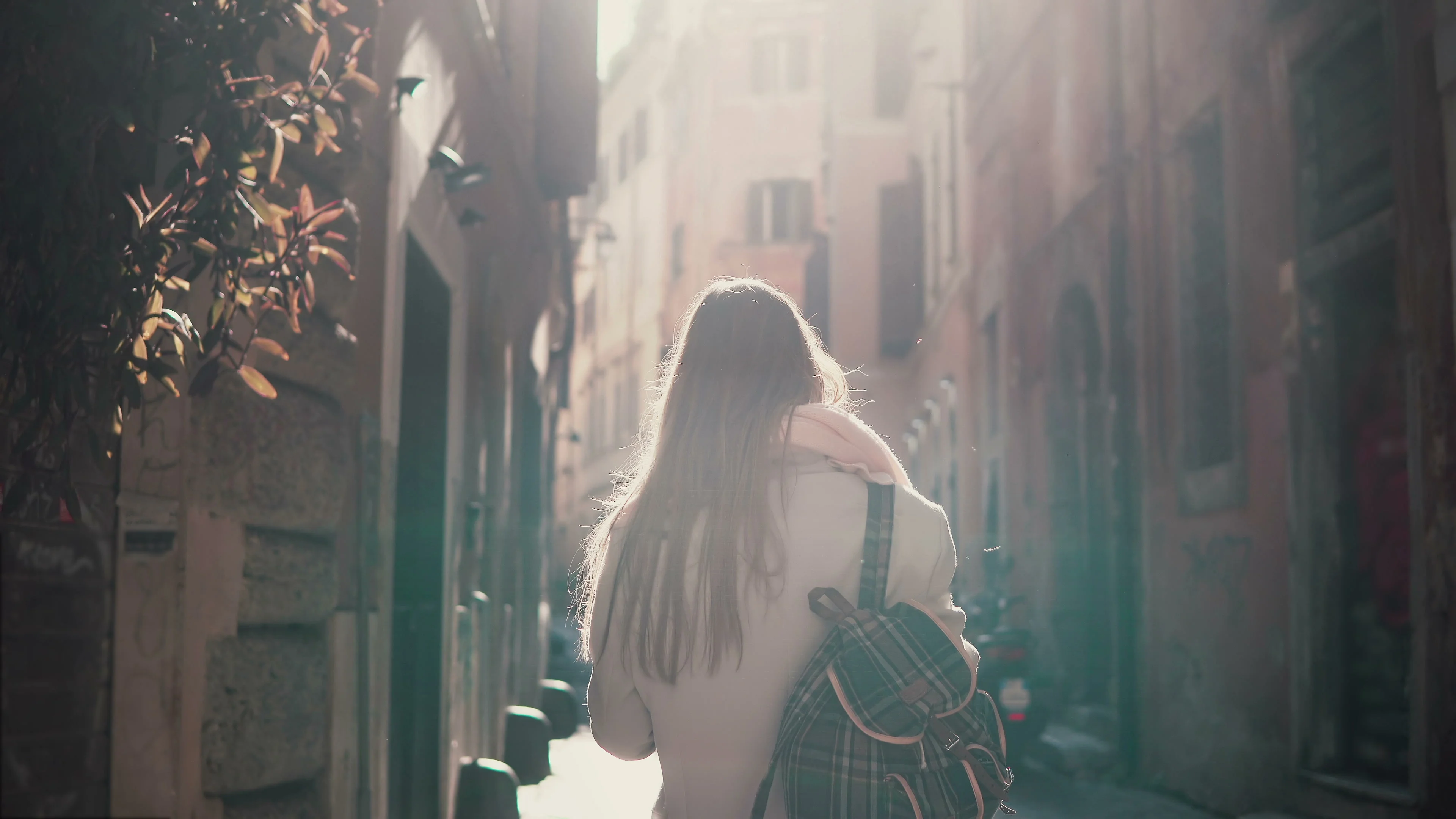 Клип 5 утра девочка. Клип 5 утра девочка. Morning girl фильм. Бехати принслу в клипе maroon 5. Dan balan лишь до утра.