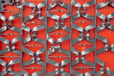 Backdrop made of metal decorative elements with a red coating Foto stock
