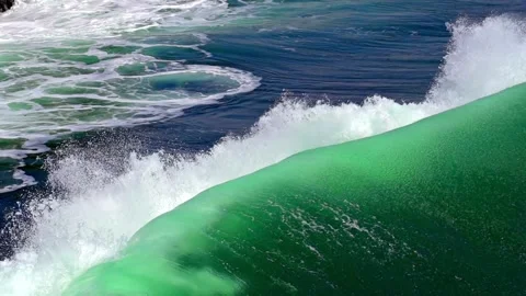 Backdrop of sea tropical blue ocean wave breaking Rolling waves surging. amazing Vídeos de archivo 336585895