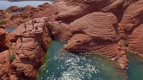 Backflip cliff diving Video stock 82212809