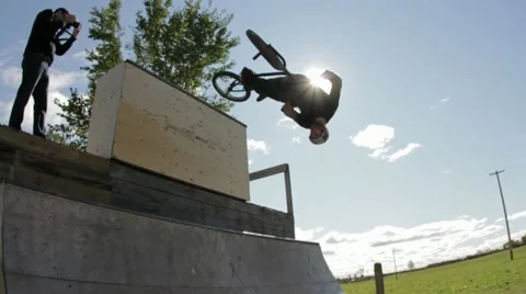 Backflip CRASH on a BMX bicycle Video stock 10821586