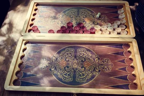 Backgammon board game for two players on a special board. Sun rays Stockfoto's