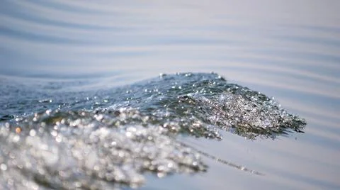 Background and texture of water wave moving with bubble and bokeh Foto stock