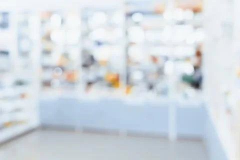 Background of blurred qualified pharmacy abstract background with drugs on shelf Foto stock