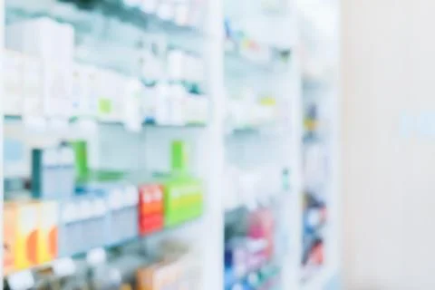 Background of blurred qualified pharmacy abstract background with drugs on shelf Foto stock