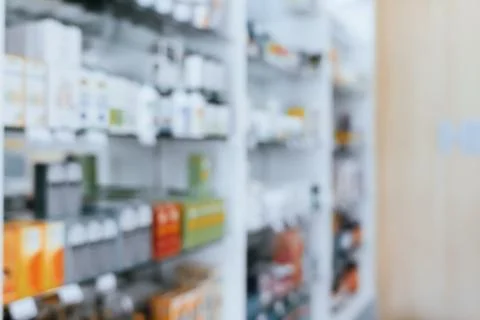 Background of blurred qualified pharmacy abstract background with drugs on shelf Foto stock