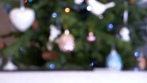 Background with bokeh and Christmas tree with New Year decorations and garlands Stock-Footage 121558746
