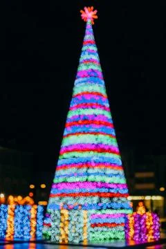Background christmas tree blur square brightly garlanded Stock-Fotos