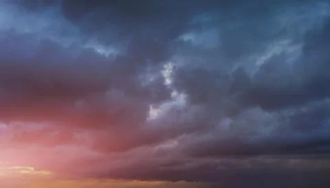 Background of cloudy dark sky at sunset Foto stock