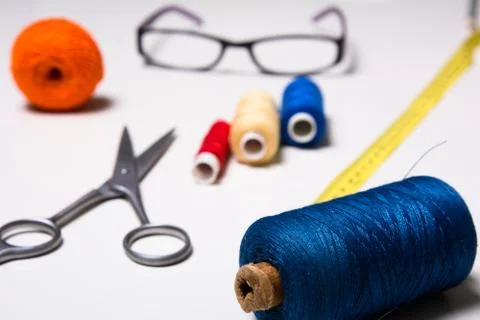 Background of coil multicolored thread, glasses and scissors Stock-Fotos