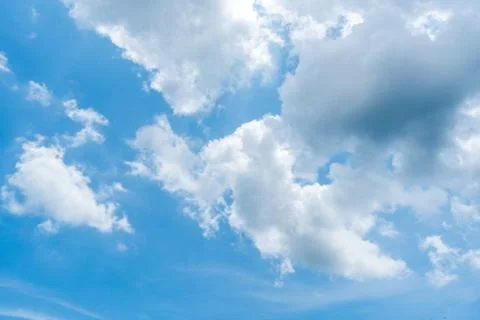 Background of dark clouds before a thunder-storm Stockfoto's