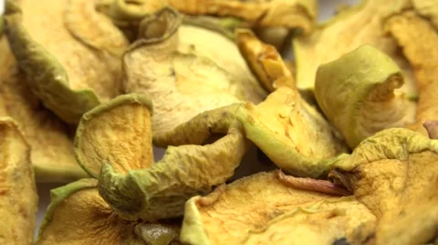 Background  of dried slices apples, group of dry slices of apple. . 4K UltraHD, Vídeos de archivo 49175501