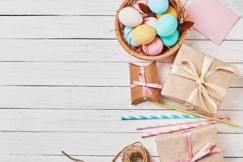 Background with easter eggs, gift boxes and decorations on a white, top vie.. Stock Photos