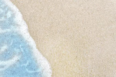 Background with emerald wave on white sand. Foto stock