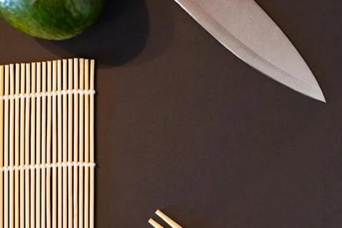 Background flat lay of a sushi making table. Makisu bamboo board, chopsticks, Foto stock