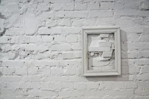 Background in the form of a white brick wall with frame on it Stock-Fotos