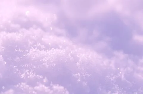 Background of fresh violet snow texture in blue tone. Snow winter background. Foto stock