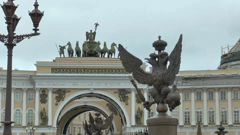 Background of the General Staff building on Palace Square. Zoom out. Stock Footage 340631630